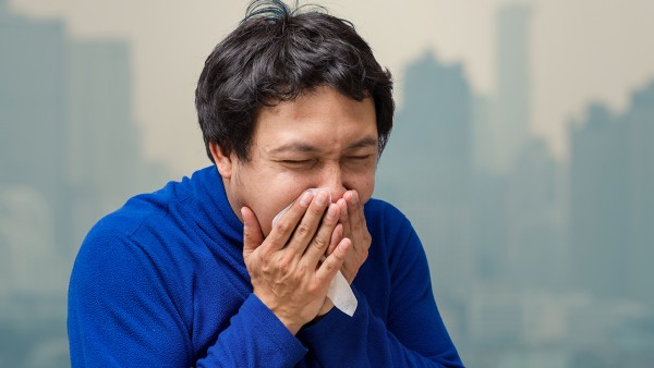 男人性生活忍精不射危害大