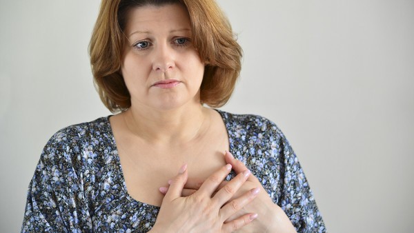 胸部胀痛如何消除？