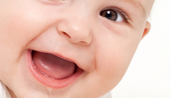 小儿流口水可喝双黄连口服液吗 八个月宝宝睡觉流口水是什么原因