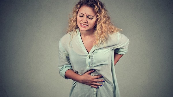 右侧卵巢囊肿严重吗，影响月经吗