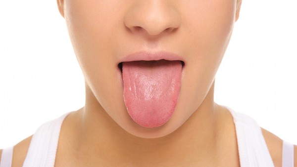 舌苔厚白是怎么回事呢  喝小柴胡颗粒舌苔厚黄怎么回事