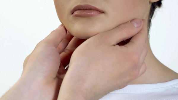 喉咙痛能用双黄连口服液吗 双黄连囗服液的功效与作用