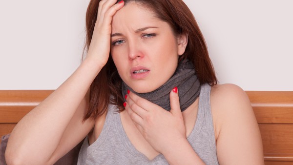 咽喉炎引起的中耳炎吃什么药比较好 中耳炎能喝双黄连口服液吗
