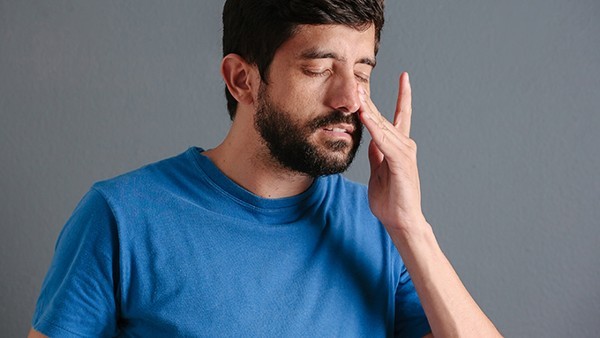 鼻炎康和香菊胶囊哪个效果好  鼻炎康片效果好吗