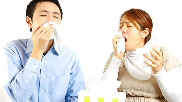 感冒鼻塞流鼻涕打喷嚏吃什么药？  金牡感冒片能和藿香正气胶囊一起吃吗