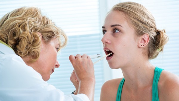 牙龈肿疼吃什么药治疗好呢 复方黄芩片成人吃多少