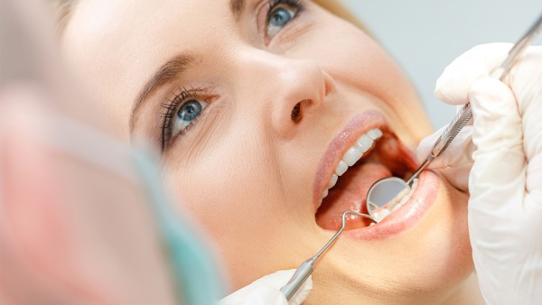 氟康唑片用于口咽部念珠菌病的用量是怎样呢？