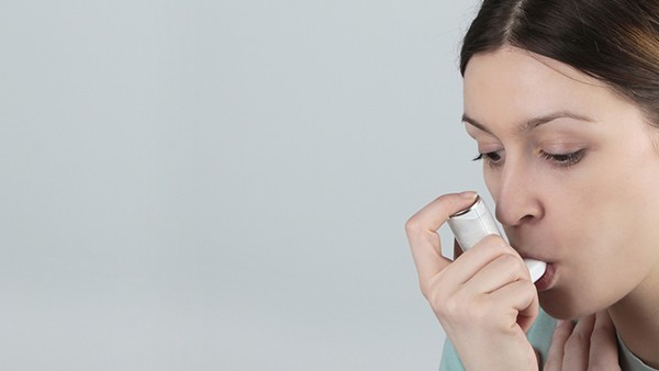 丙酸倍氯米松鼻气雾剂用于血管舒缩性鼻炎的用量是怎样呢？