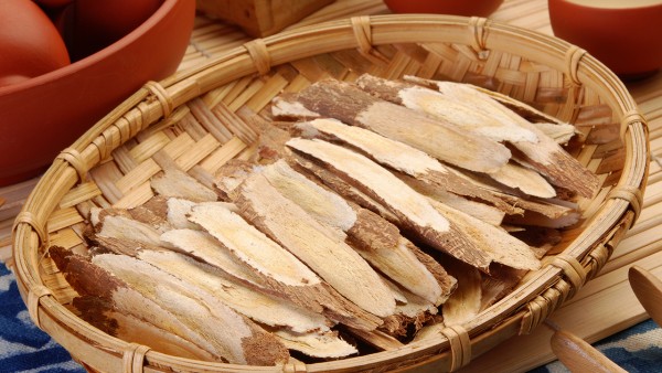 黄芪和枸杞泡水喝的功能与作用 黄芪和枸杞营养价值有哪些
