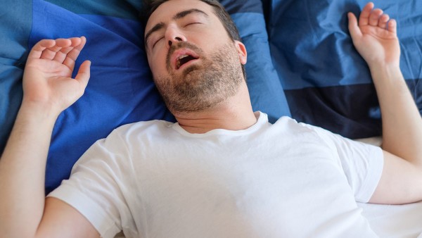 晚上睡觉总是鼻塞是什么原因 过敏性鼻炎用双黄连口服液管用吗