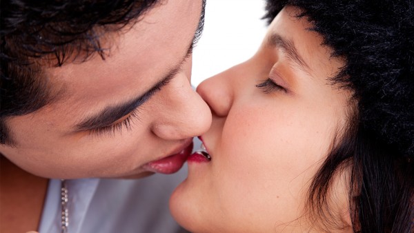 夫妻俩都阳了还能住在一起吗?夫妻俩都感染了新冠病毒要分开隔离吗