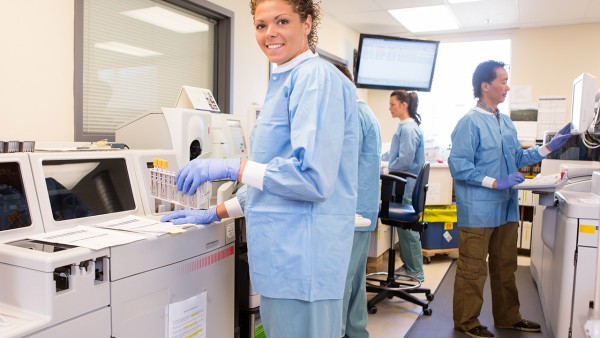 新冠半阳性是什么意思  确诊新冠感染的标准是什么