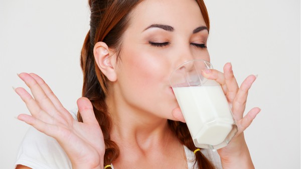 喝牛奶拉肚子吃什么药有效 喝牛奶拉肚子吃蒙脱石散有用吗