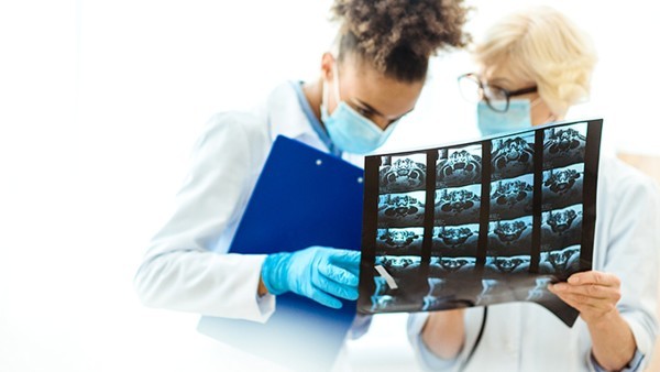 溴隐亭吃多久才有效果,服用溴素隐亭后应定期检查催乳素水平