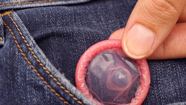 杜蕾斯延时多久,延时哪种避孕套好?试试杜蕾斯持久快感系列