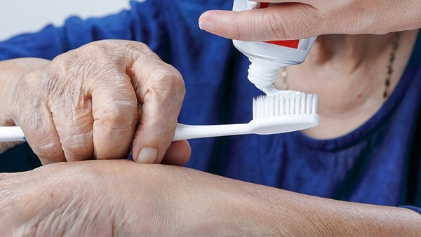 敏感牙齿多久能恢复,牙齿敏感治疗根据病因不同分四种类型