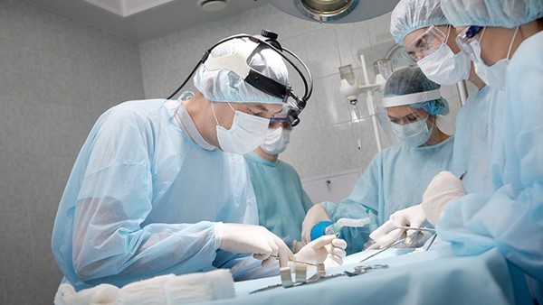 白血病治好能活多久,缓解后需巩固治疗患者或进行骨髓移植