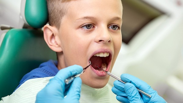 牙髓炎到根尖周炎要多久,牙齿牙髓发生炎症如何进行根管治疗?