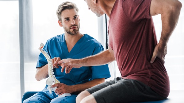 温摩膏能辅助治疗腰椎病吗？腰椎突出增生怎么治疗