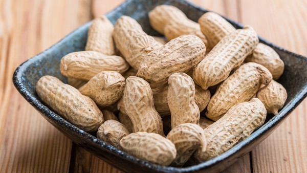 生吃花生米的功效与作用 生吃花生米营养价值有哪些