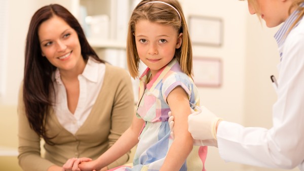 小孩热伤风感冒吃什么药  孩子热伤风能喝小柴胡颗粒吗