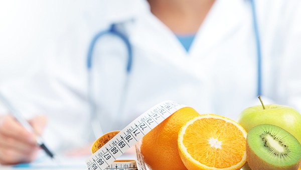 吃橙子做抗原会变阳？记者实测：用橙汁测抗原有“两道杠”，吃橙子并不影响