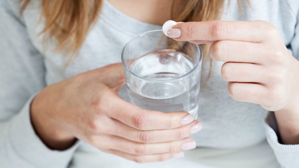 我们到底该备什么药抵御新冠？连花清瘟市场价波动大吗