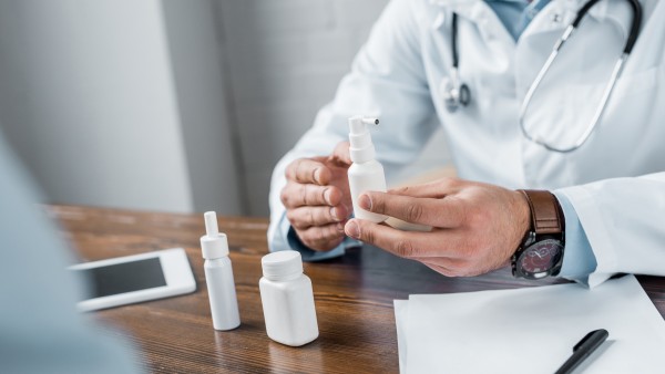 盐酸左卡巴斯汀鼻喷雾剂的成年用量是有多少呢？