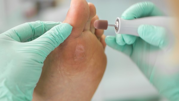 托吡卡胺滴眼液用于调节麻痹的用量是怎样呢？