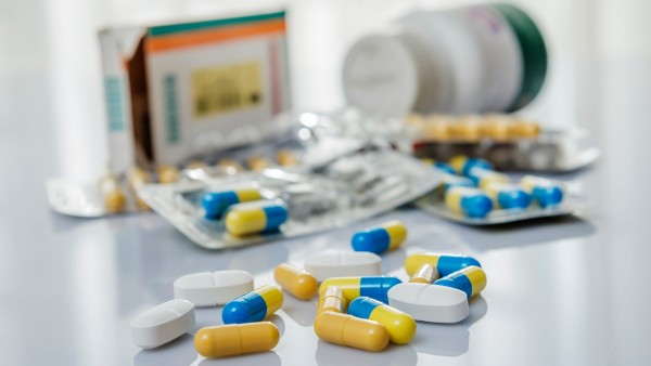 黄金周出游小药箱必不可少蒙脱石散 出游准备六类常用药物