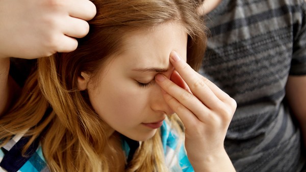 伤风停胶囊治疗鼻塞吗？ 云南白药伤风停胶囊能和藿香正气胶囊一起吃吗