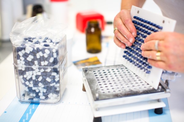 藿香正气丸和氨咖黄敏胶囊能一起服用吗？小儿氨咖黄敏颗粒能和藿香正气胶囊一起吃吗