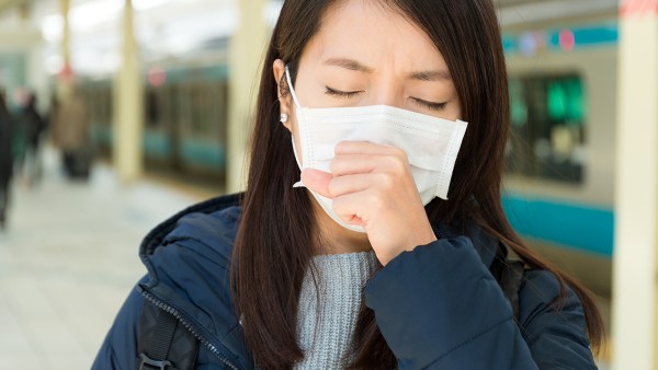咳嗽胸口疼吃什么药 磷酸苯丙哌林口服溶液可以治疗新冠肺炎吗