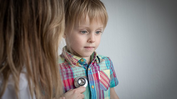 儿童回春丸能和双黄连口服液一起吃吗 小孩上呼吸道感染怎么治疗