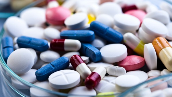 复方氨酚溴敏胶囊和999感冒灵能一起吃吗 复方氨酚溴敏胶囊能和感冒灵颗粒一起吃吗