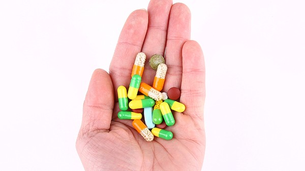 金感胶囊跟荆防颗粒可以一起吃吗 荆防颗粒可以和氨酚黄那敏颗粒一起吃吗