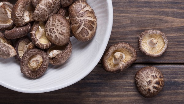 吃香菇拉肚子蒙脫石散能治愈嗎 吃了香菇拉肚子怎么用藥治療