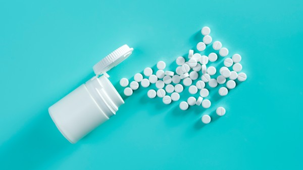 吃蒙脱石散奥美拉唑哪个好？这些常用药联用疗效更好