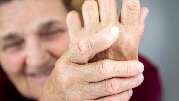 氨酚伪麻那敏口服溶液和美林一样吗 酚麻美敏口服溶液能和乙酰氨基酚片一起吃吗