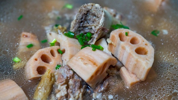 感冒喝排骨汤可以吗 贝诺酯胶囊与连花清瘟胶囊可以一起吃吗