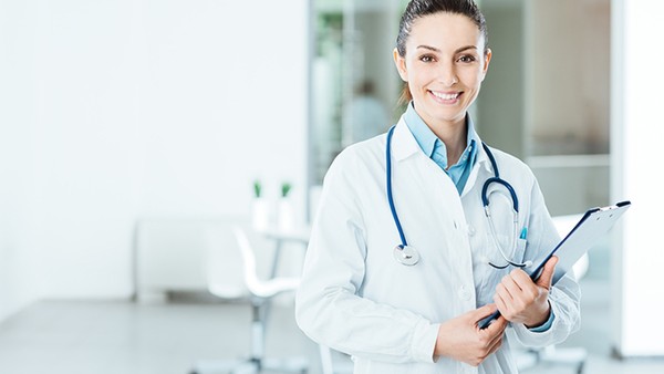 复方氨酚那敏颗粒能和抗病毒口服液一起吃吗 抗病毒口服液和小儿氨酚烷胺可以一起服用吗？