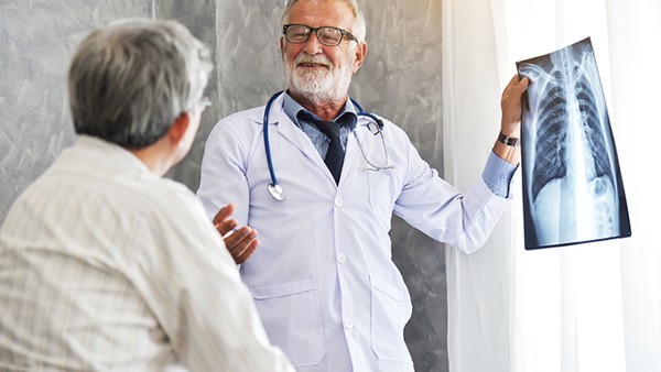 二十五味肺病胶囊能和维c银翘片一起吃吗 咳嗽严重吃什么药最好