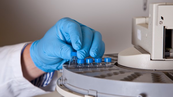 盐酸非索非那定胶囊与布洛芬可以一起吃吗 这些新冠患者服布洛芬要当心