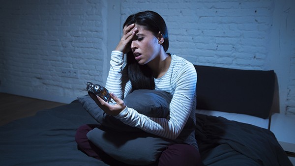 感染奥密克戎后一直失眠怎么回事 疏风解毒颗粒能治疗奥密克戎吗