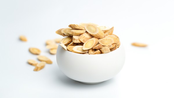 黄芪在药品复肝能胶囊中的作用是什么呢？