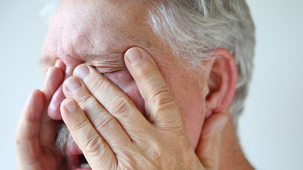 盐酸苯海索片和什么药物合用会导致高血压呢？