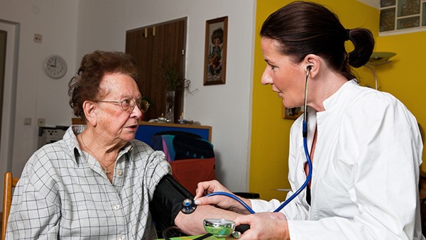 高血压患者能使用麝香跌打风湿膏吗？