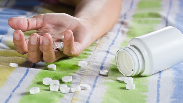 双氯芬酸钠缓释片会与什么药物有反应？